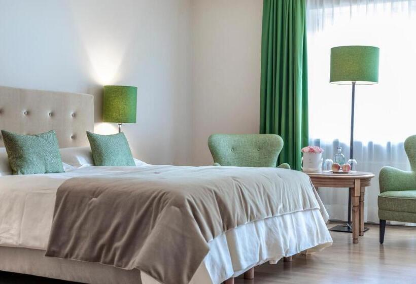 Отель Pienzenau Am Schlosspark