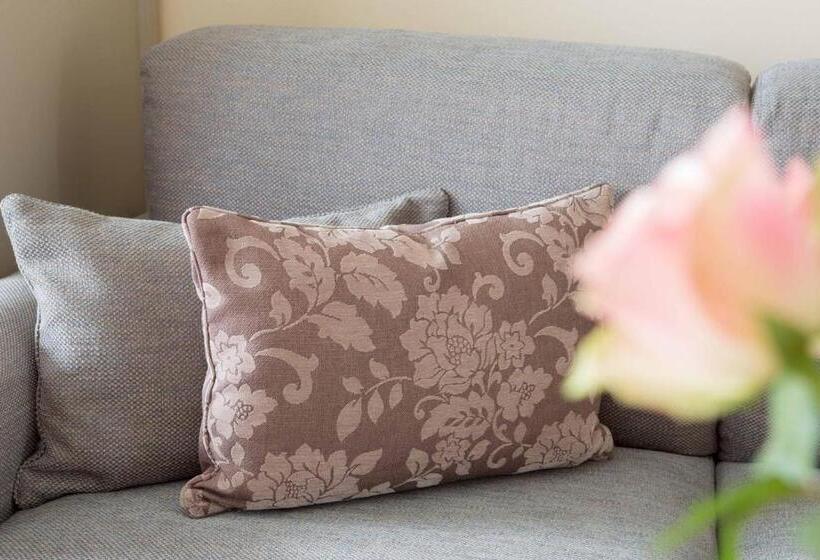 Отель Pienzenau Am Schlosspark