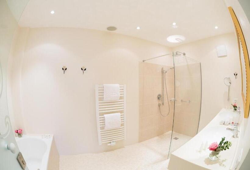 Отель Pienzenau Am Schlosspark