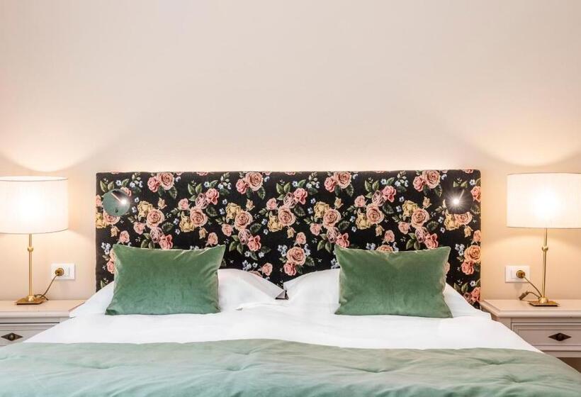 Отель Pienzenau Am Schlosspark