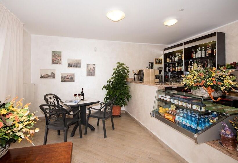 هتل Residence Oleandro