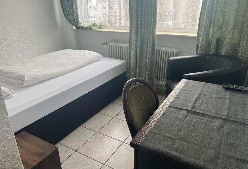 Отель Main Taunus