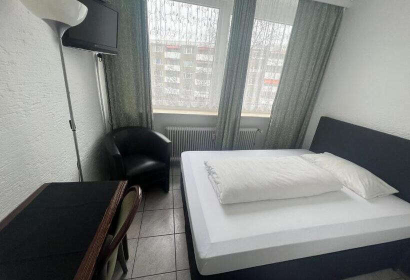 Отель Main Taunus