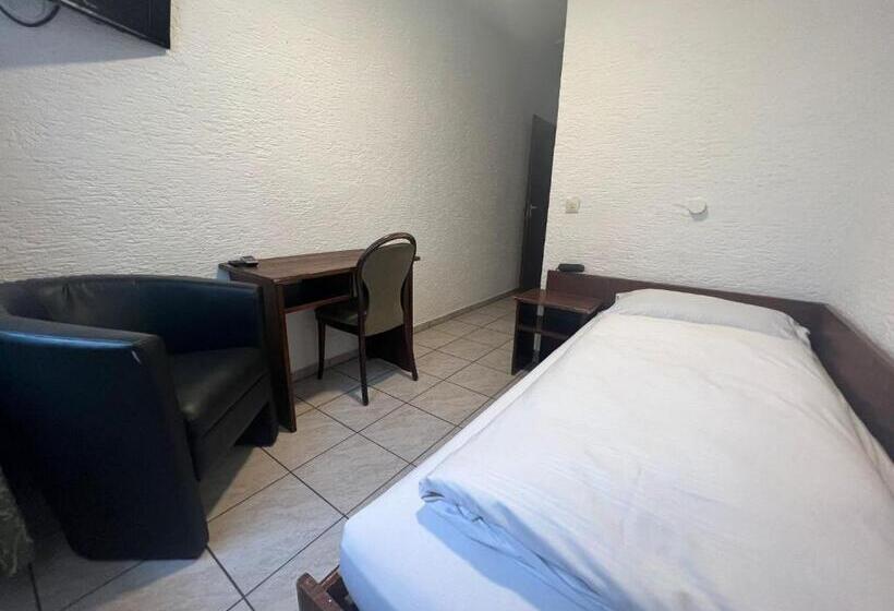 Отель Main Taunus