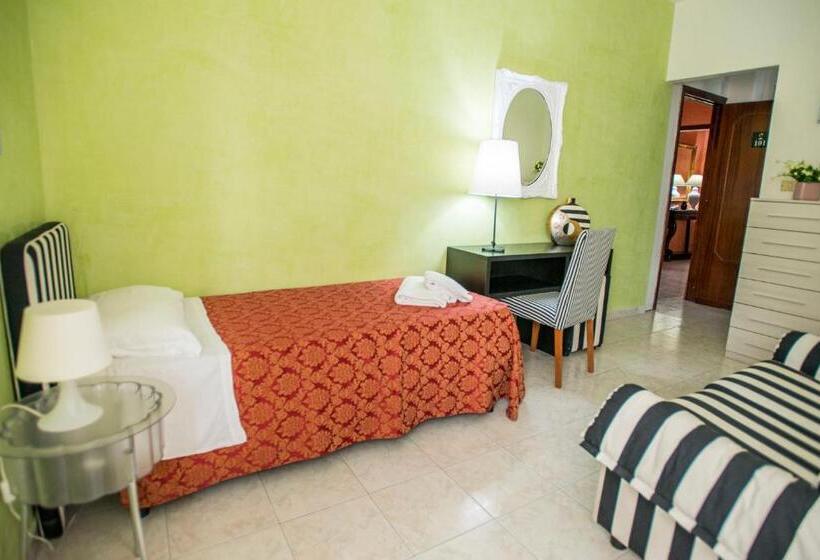 Отель Sant Antonio Garden Rooms Apartments