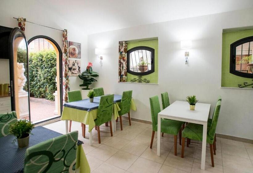 Отель Sant Antonio Garden Rooms Apartments