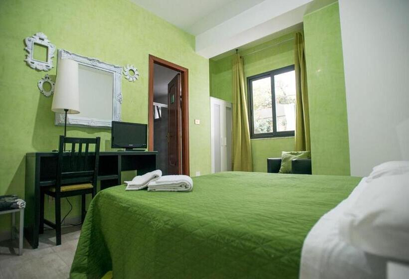 Отель Sant Antonio Garden Rooms Apartments