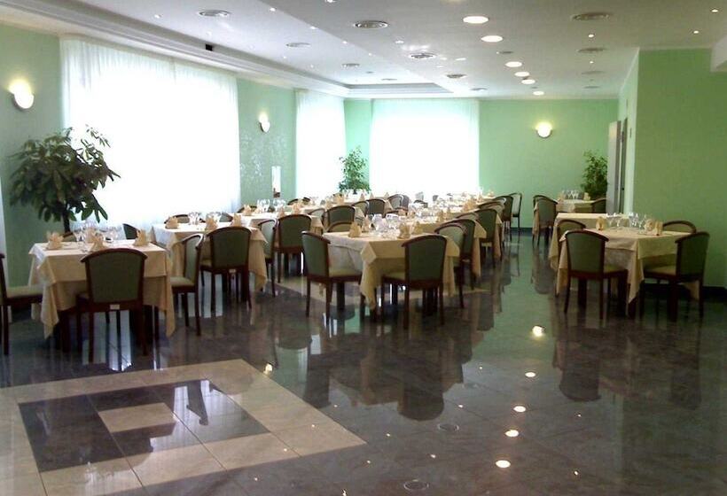 Отель Sea Garden