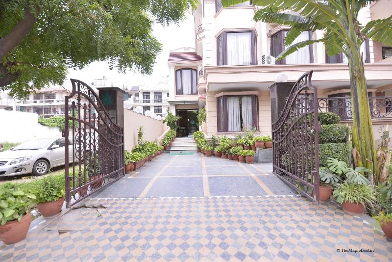 Отель The Maple Leaf Dlf Cyber City