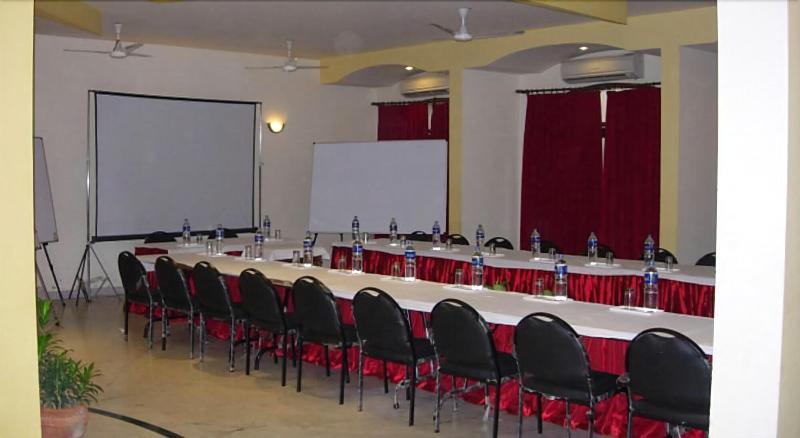 ホテル The Maple Leaf Dlf Cyber City