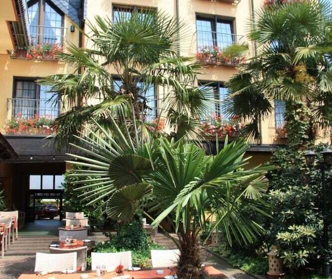 בית מלון כפרי Und Restaurant Bommersheim