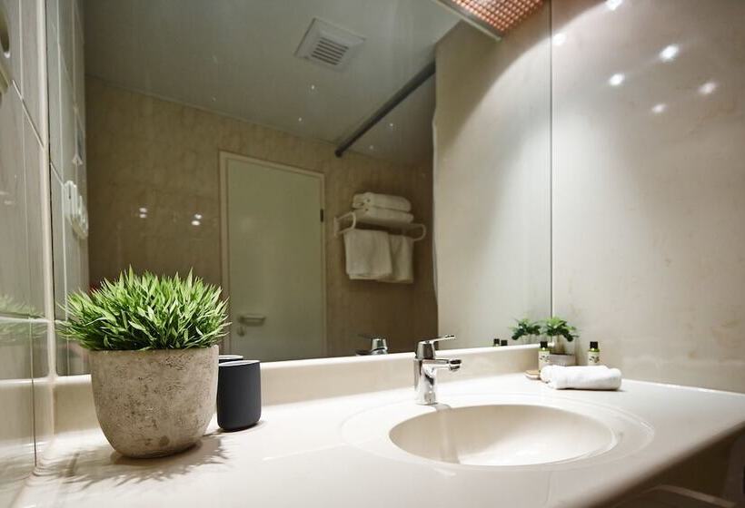 בית מלון כפרי Und Restaurant Bommersheim