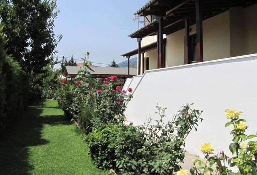 Palirria Hotel & Studios