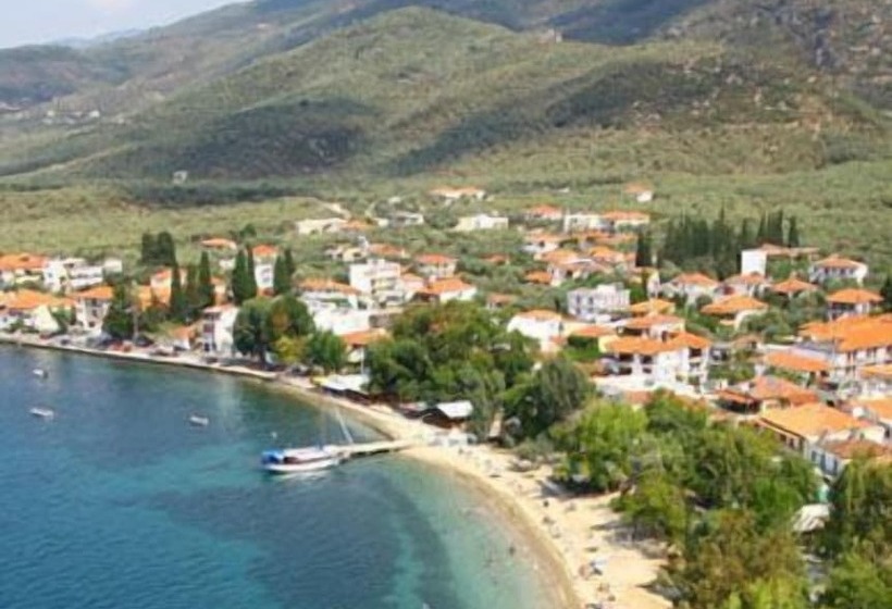 Palirria Hotel & Studios