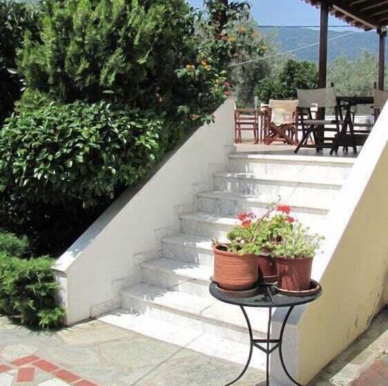 Palirria Hotel & Studios