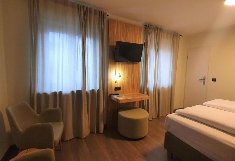 פנסיון Der Höfener Garten