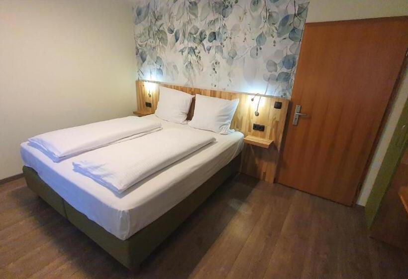 פנסיון Der Höfener Garten