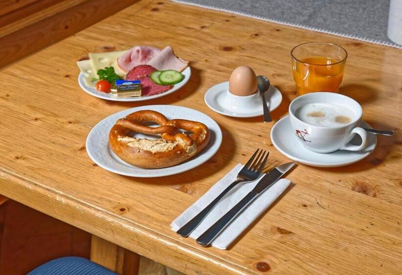 Пансион Zum Maximilian