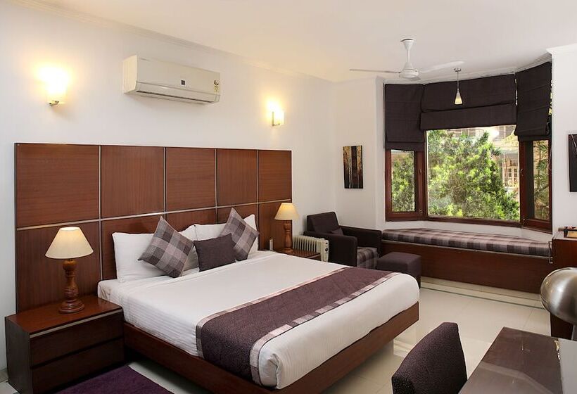 住所  Ahuja Residency Dlf Phase 2