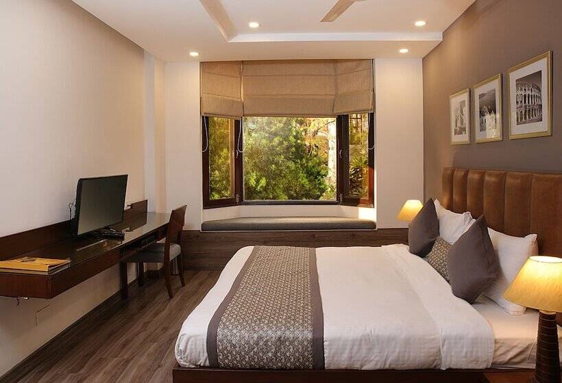 住所  Ahuja Residency Dlf Phase 2