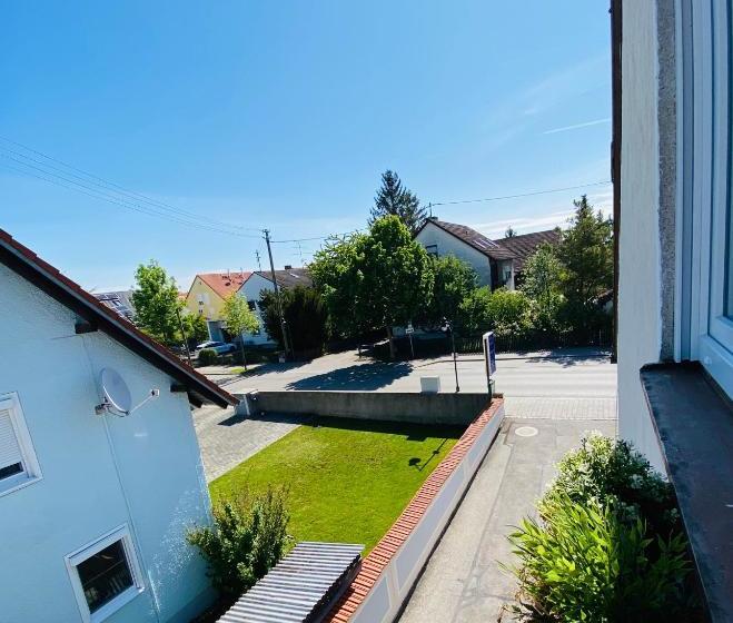 Общежитие Airport Hallbergerhof