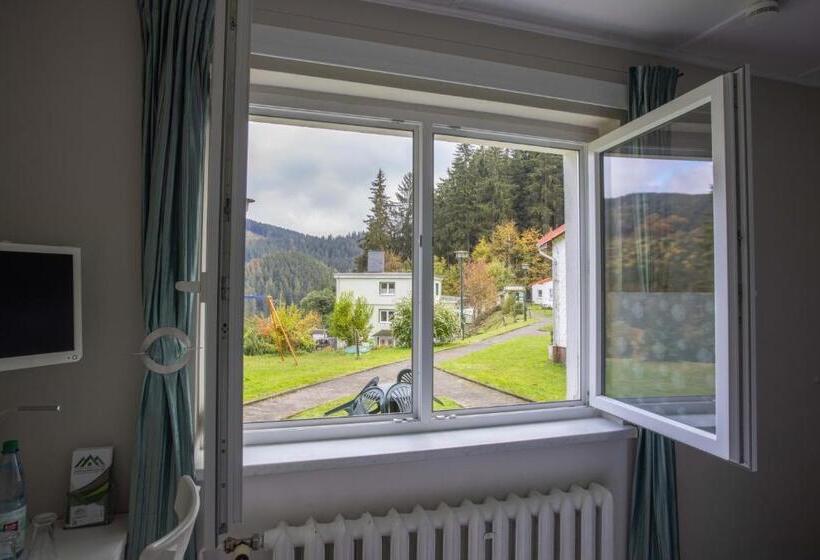 ベッドアンドブレックファースト Pension Am Waldesrand