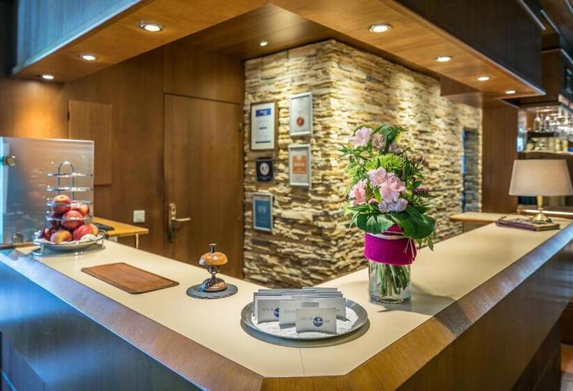 酒店 Am Krone Park