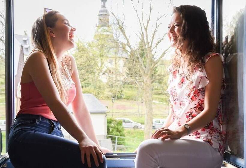 Отель Erbgericht Buntes Haus