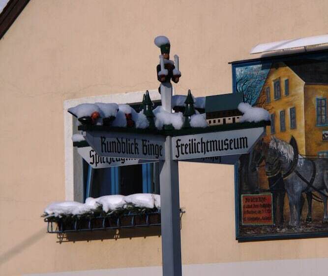 Отель Erbgericht Buntes Haus