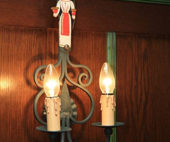 Отель Erbgericht Buntes Haus