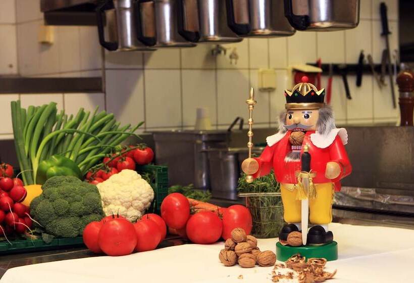 Отель Erbgericht Buntes Haus