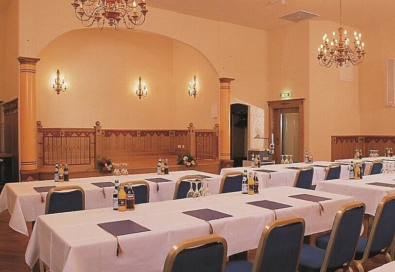 Отель Erbgericht Buntes Haus