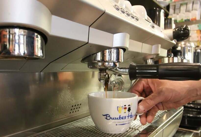 Отель Erbgericht Buntes Haus