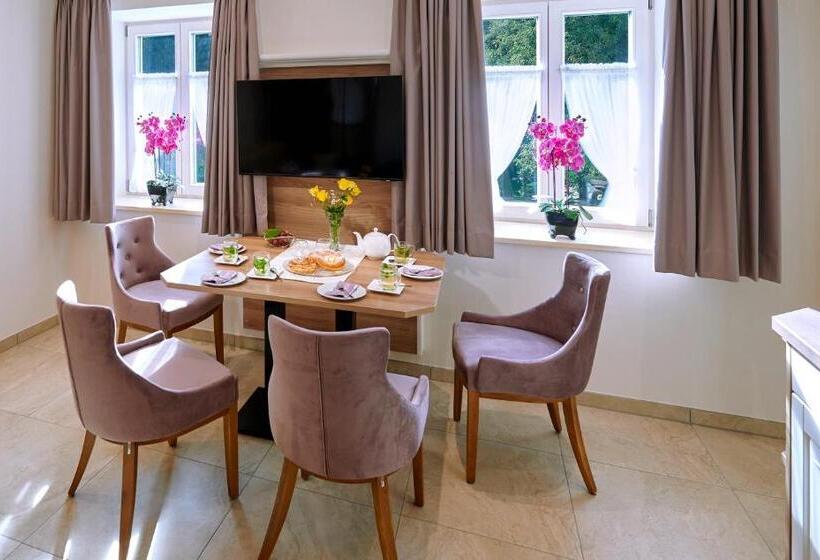 Отель Ferienwohnungen Im Bonnschloessl