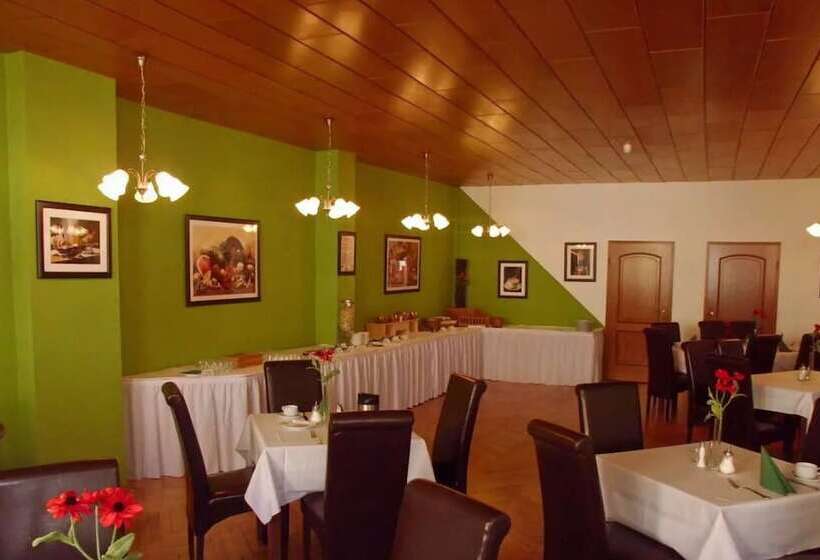 فندق Garni Am Thüringer Kloßtheater