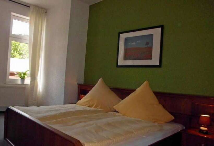 فندق Garni Am Thüringer Kloßtheater