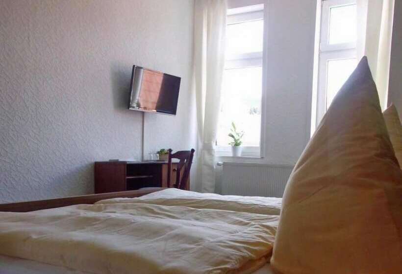 فندق Garni Am Thüringer Kloßtheater