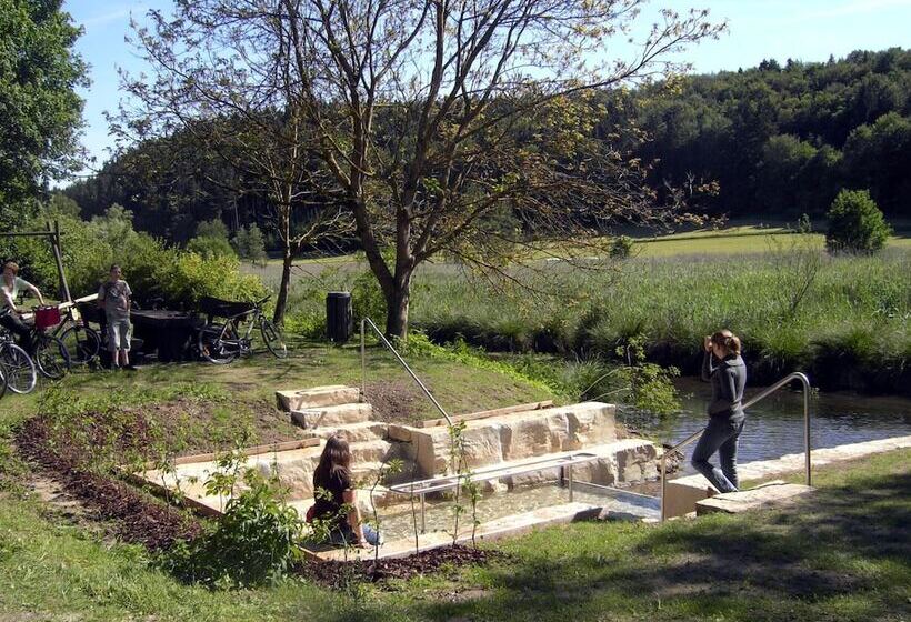 호텔 & Gasthof Zur Linde