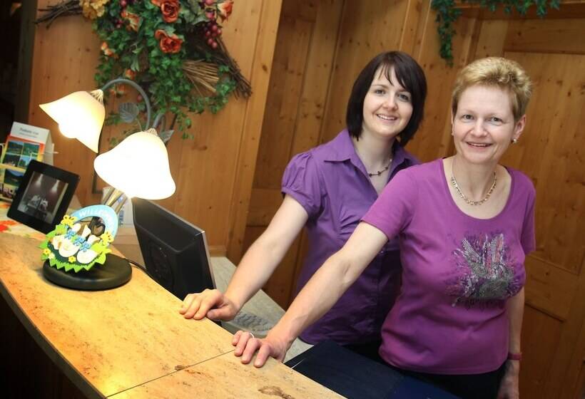 호텔 & Gasthof Zur Linde