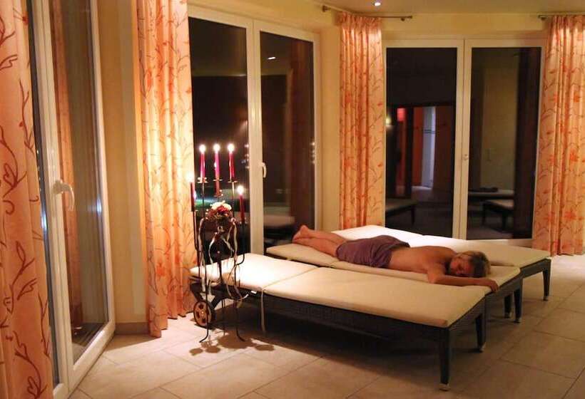 호텔 & Gasthof Zur Linde