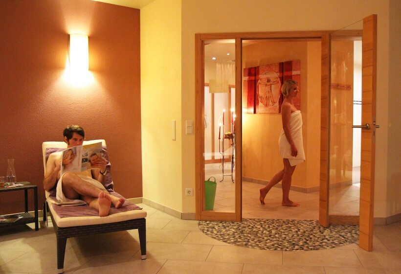 호텔 & Gasthof Zur Linde