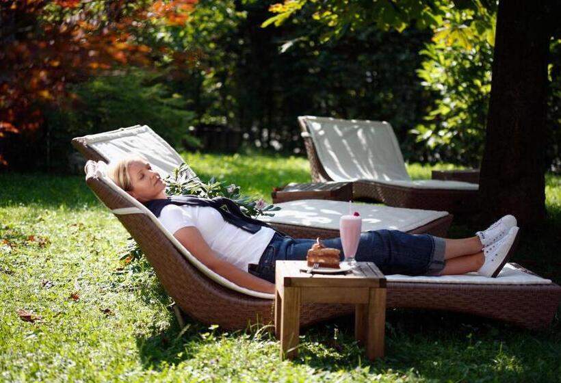 ホテル Neuer Am See