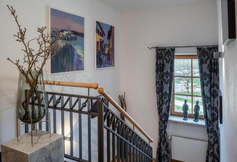 ホテル Neuer Am See