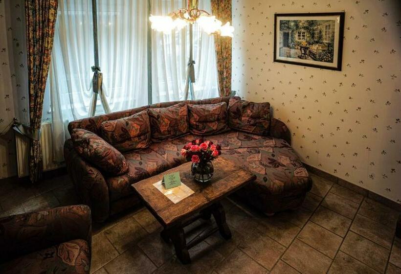 فندق Restaurant Wolfsschlucht Gmbh