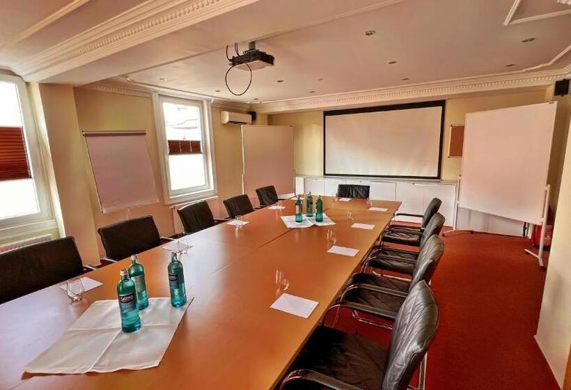 ホテル Zu Den Drei Kronen