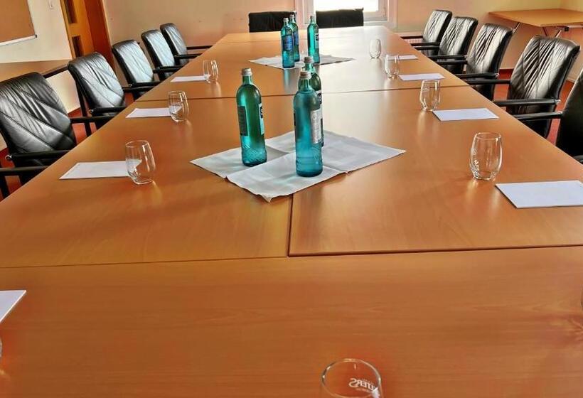 ホテル Zu Den Drei Kronen