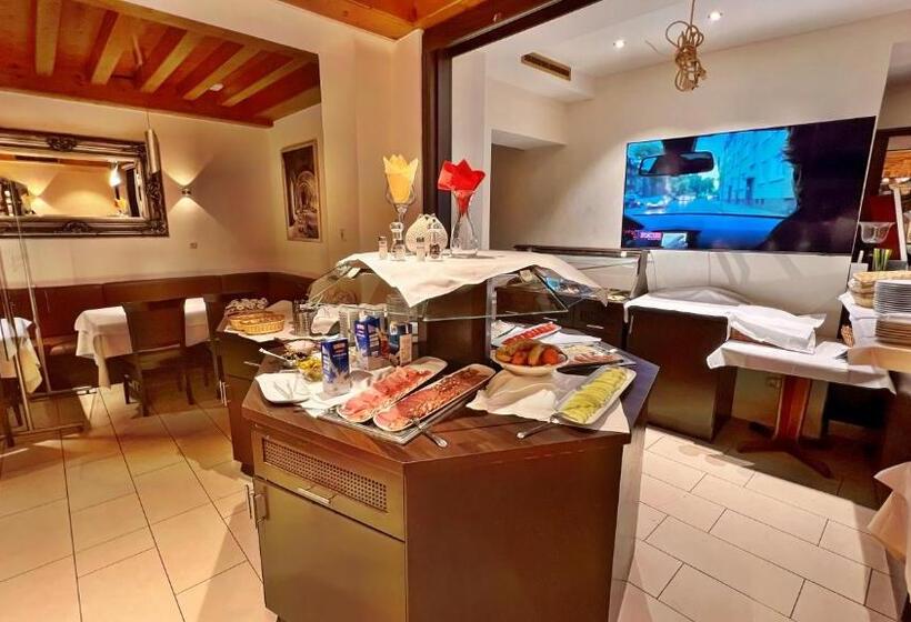 ホテル Zu Den Drei Kronen