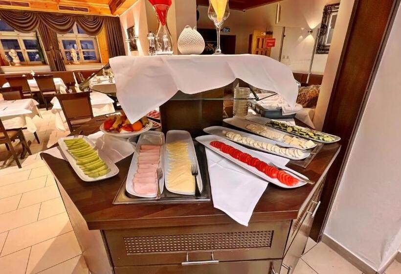 ホテル Zu Den Drei Kronen