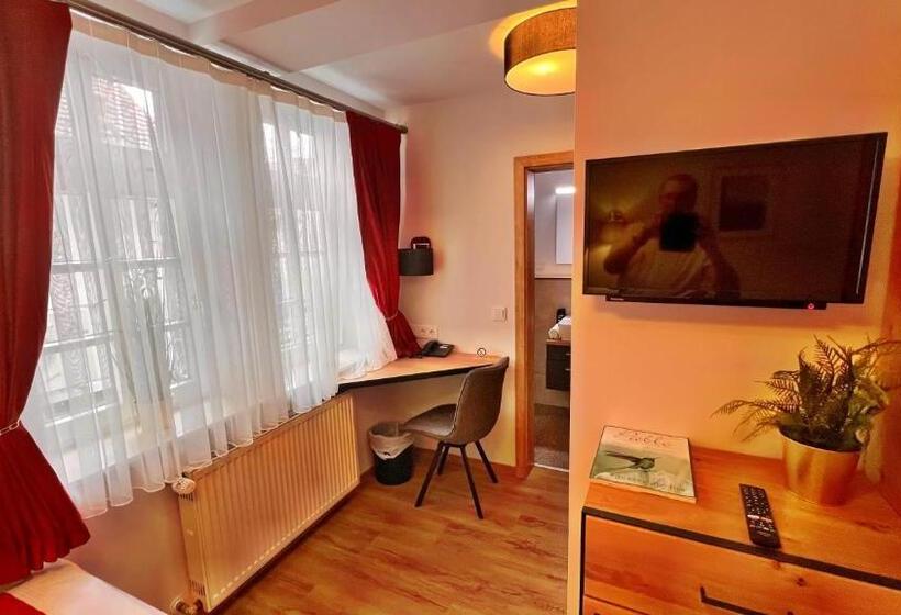 ホテル Zu Den Drei Kronen