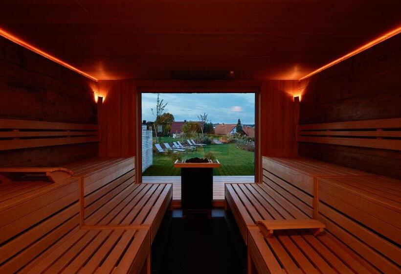 Landhotel Haringerhof Mit Saunawelt Und Naturbadeteich